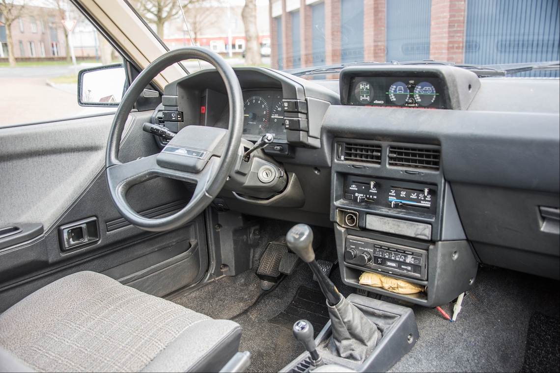 Toyota-Tercel-interieur-dashboard