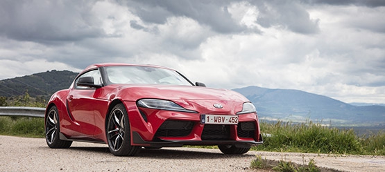 04_Toyota-GR-Supra-wint-prestigieuze-Das-Goldene-Lenkrad-555-rijke-1.jpg