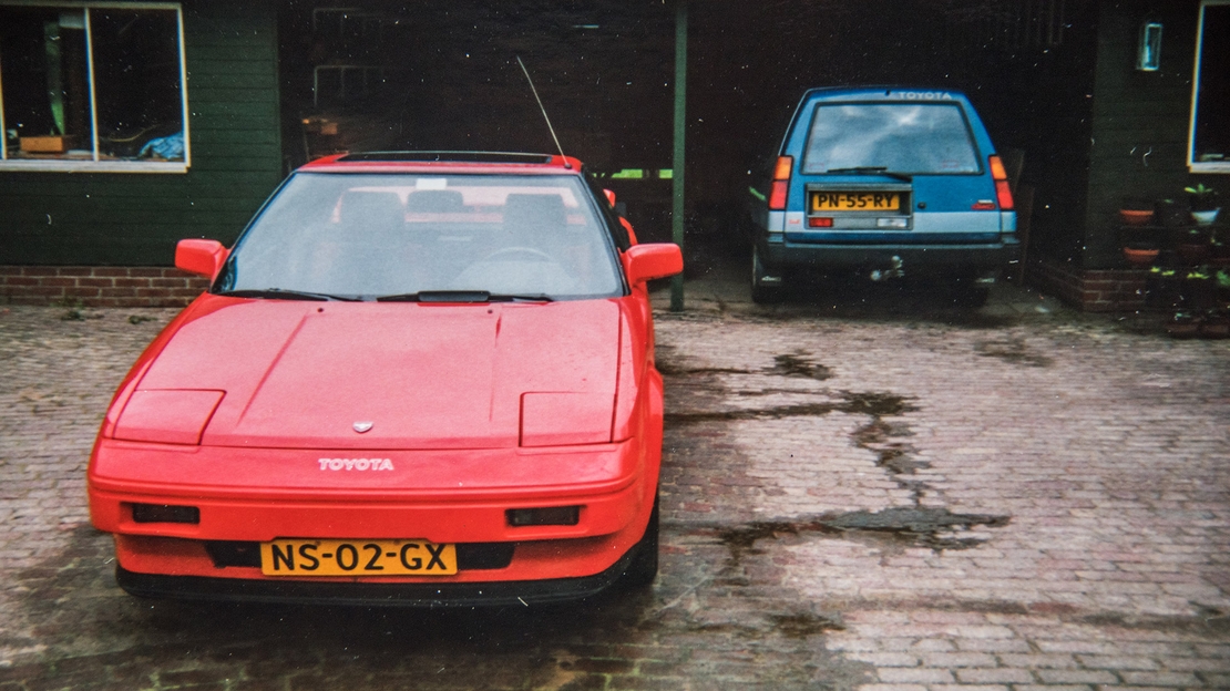 Toyota-Tercel-exterieur-achterkant-en-Toyota-MR2