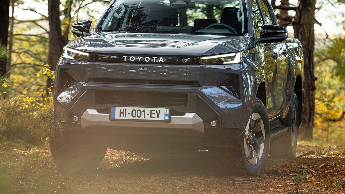 Toyota-Hilux-BEV-2026-exterieur-voorkant