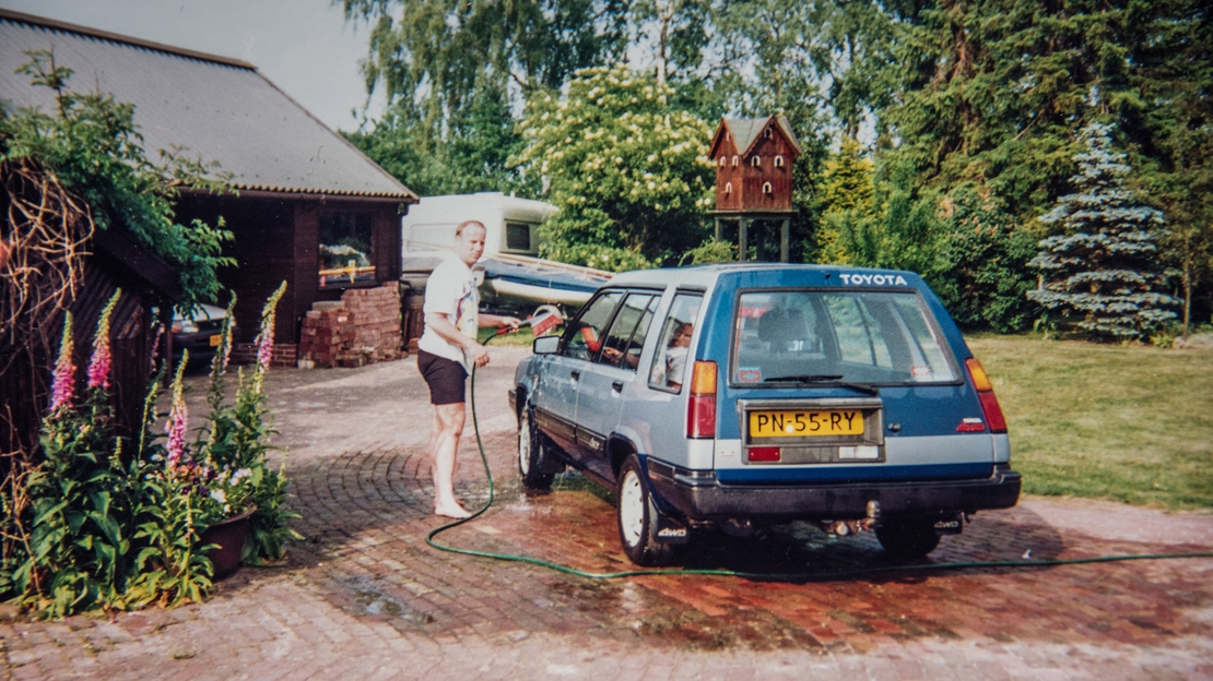 Toyota-Tercel-exterieur-driekwart-linksachter-auto-wassen